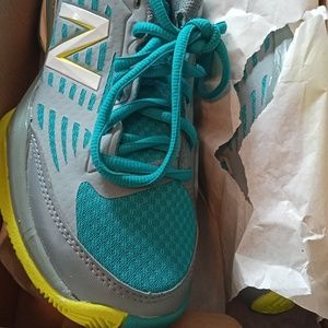 New Balance tennis shoes NEVER WORN size 6.5